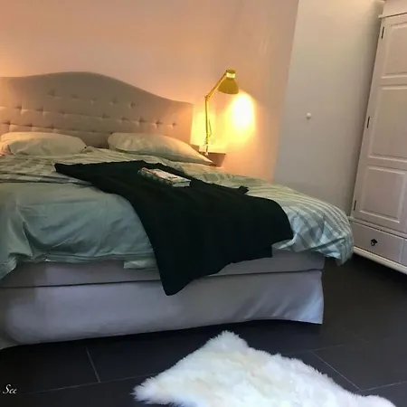 At The In Bad Apartman *